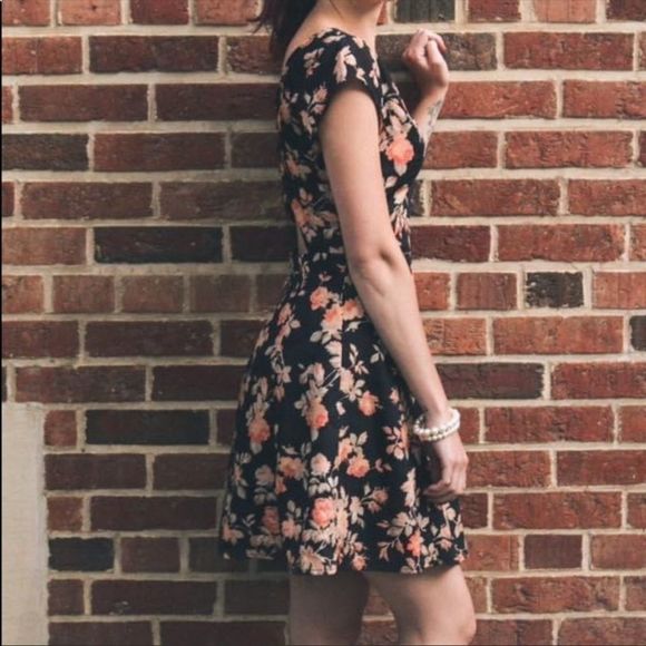 JACK B | Floral Pinup Style Dress - Picture 8 of 9